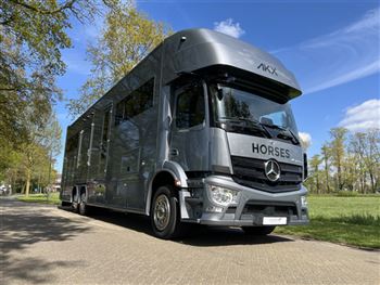 Mercedes Actros 7 chevaux+Living
